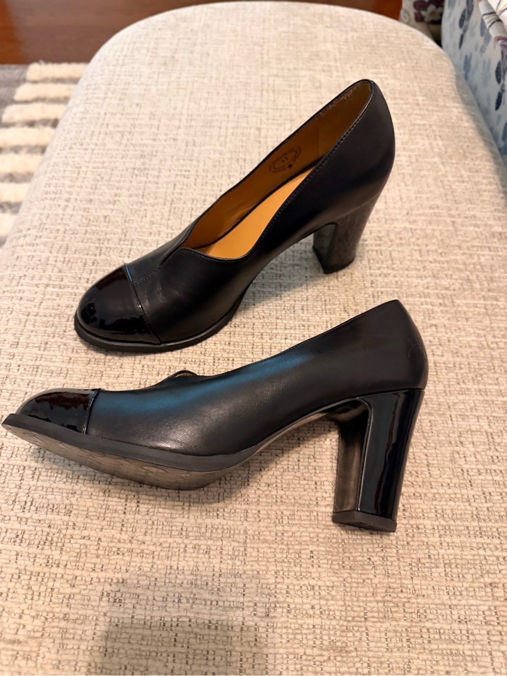John Fluevog Black Leather Slip-On Heels with Glossy Cap Toe - Picture 4 of 6